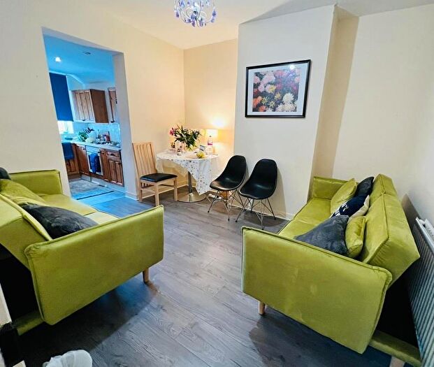 3 Bedroom Maisonette To Rent In Prospect Street, Caversham, RG4