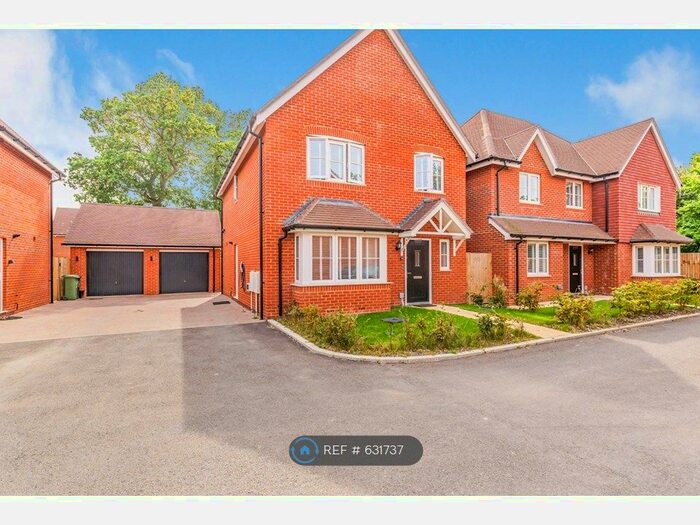 4 Bedroom Detached House To Rent In Lawrence Gardens, Horley, RH6