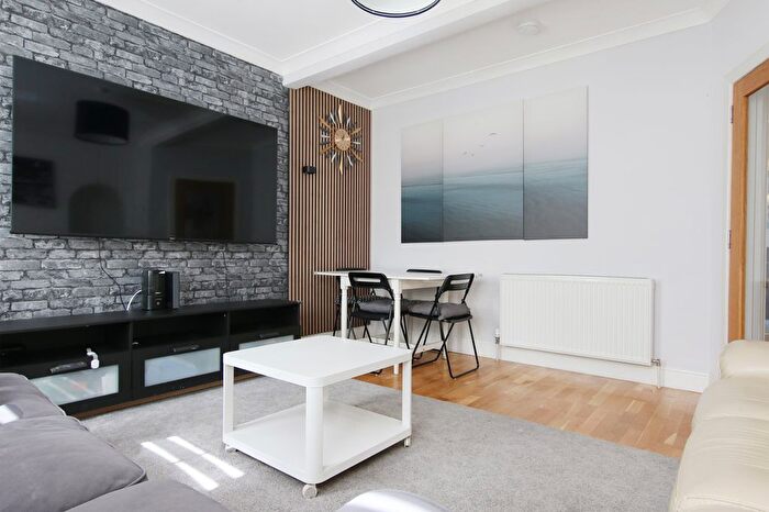 3 Bedroom Flat For Sale In Sighthill Park, Sighthill, Edinburgh, EH11