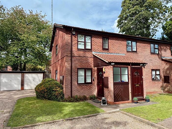 2 Bedroom Maisonette For Sale In Stratford Road, Shirley, Solihull, B90