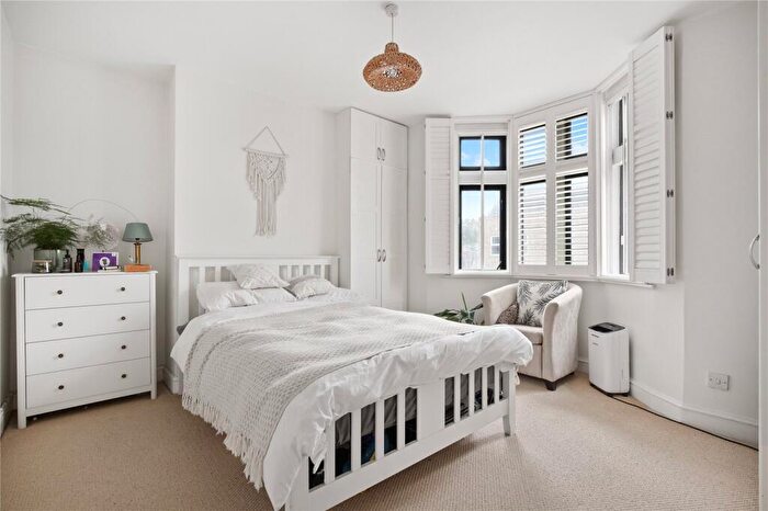 1 Bedroom Apartment For Sale In Bethnal Green Road, London, E2