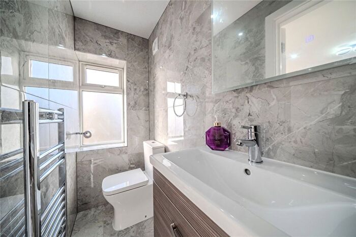 3 Bedroom End Of Terrace House For Sale In Chertsey, Surrey, KT16