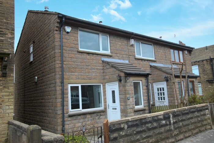2 Bedroom End Of Terrace House To Rent In North Parade, Allerton, Bradford, BD15