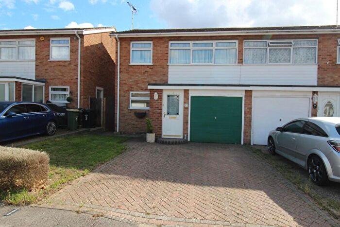 3 Bedroom Semi-Detached House For Sale In Rutland Gardens, Rochford, Essex, SS4