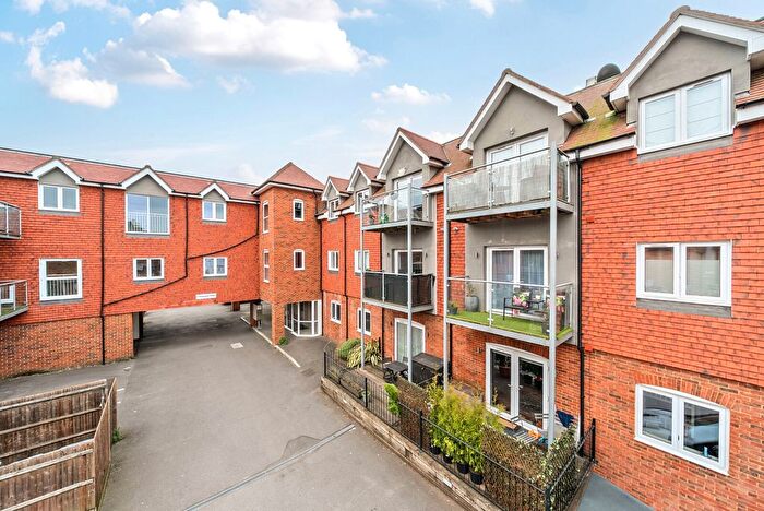 2 Bedroom Flat For Sale In Connaught Road, Brookwood, Woking, GU24