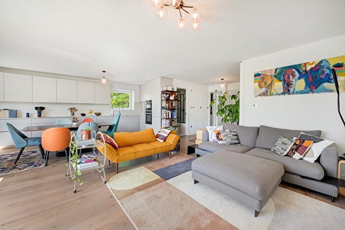 2 Bedroom Property To Rent In Park Road, Marylebone, London, NW1