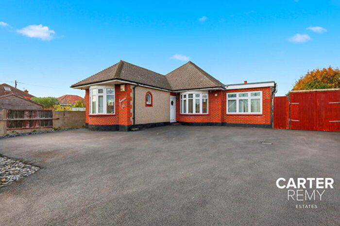 4 Bedroom Detached Bungalow For Sale In Pembroke Avenue, Corringham, SS17