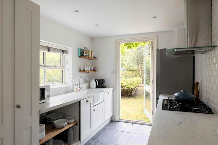 2 Bedroom Apartment To Rent In Fernshaw Road, Chelsea, London, SW10