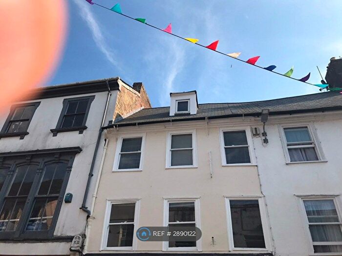 2 Bedroom Flat To Rent In Fore Street, Bodmin, PL31