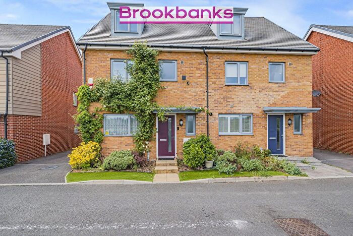 4 Bedroom Semi-Detached House For Sale In Worcester Drive, Swanley, BR8