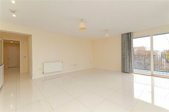 2 Bedroom Apartment For Sale In Seekings Close, Trumpington, Cambridge, CB2