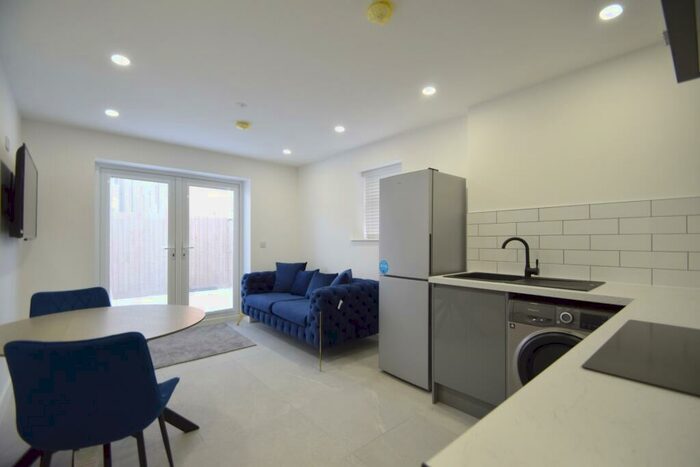 1 Bedroom Flat To Rent In North Road, Cardiff, CF10