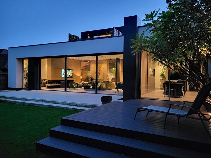 4 Bedroom Bungalow For Sale In Manor Road, Potters Bar, EN6