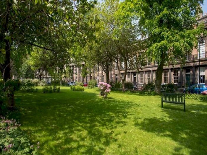 3 Bedroom Flat To Rent In St Bernards Crescent, Ann House, Stockbridge, EH4