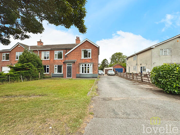 3 Bedroom Semi Detached House For Sale In Gainsborough Road, Lea, DN21