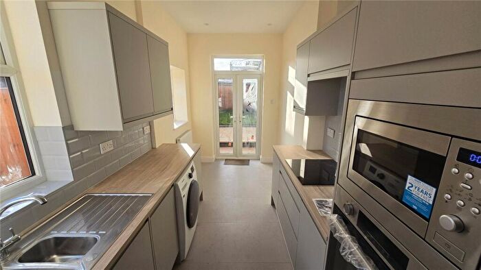 3 Bedroom End Of Terrace House To Rent In Arden Street, Earlson, Coventry, West Midlands, CV5