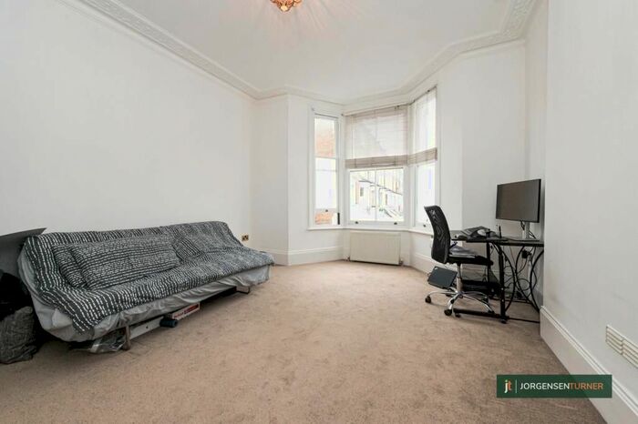 1 Bedroom Flat To Rent In Goodwin Road, Shepherds Bush, London, W12