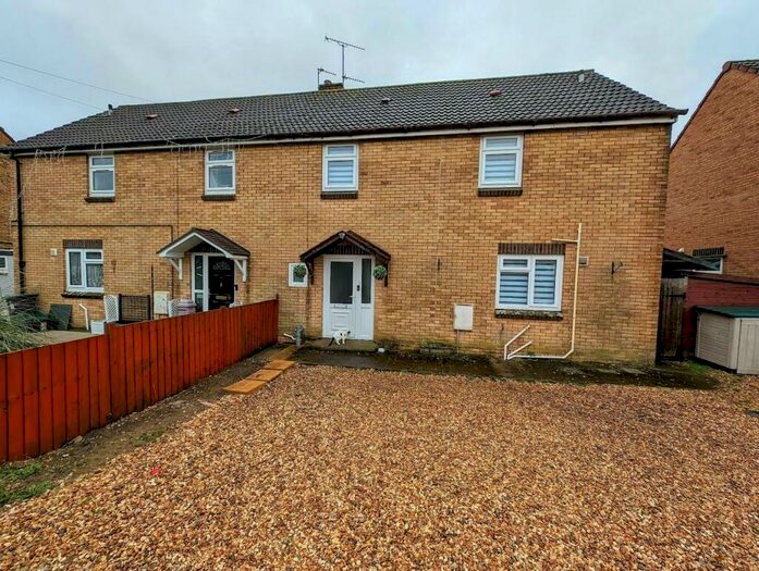 3 Bedroom Semi-Detached House For Sale In Lansdown Road, Pucklechurch, Bristol, BS16