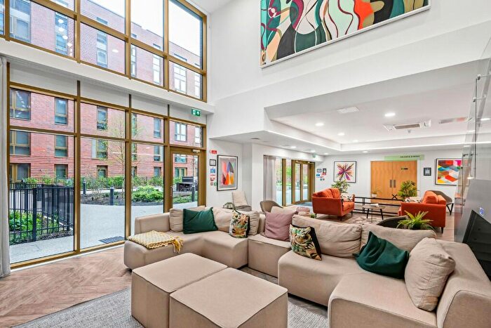 2 Bedroom Apartment To Rent In Domain, Tilling Courtyard, Weldale Street, Reading, Berkshire, RG1