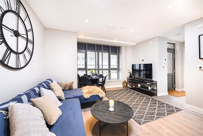 1 Bedroom Flat To Rent In Flat, Lampton Road, Hounslow, TW3