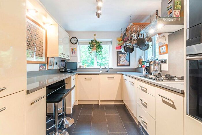 2 Bedroom Apartment To Rent In Fitzjohns Avenue, London, NW3