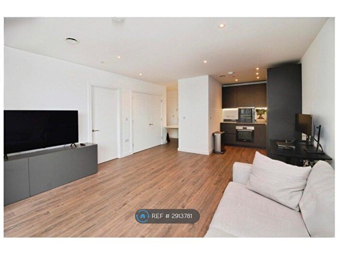 1 Bedroom Flat To Rent In Mayfly Close, London, E3