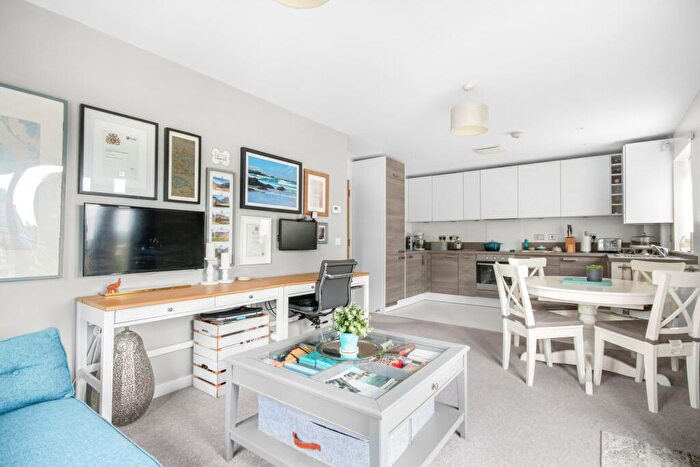 2 Bedroom Apartment For Sale In Cardew Court, Bracknell, RG12