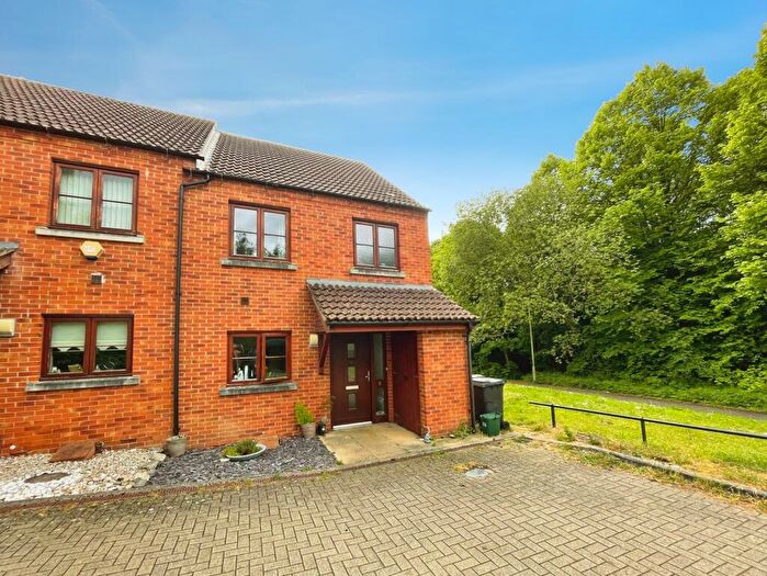 3 Bedroom End Of Terrace House For Sale In Highpath Mews, Basingstoke, RG24