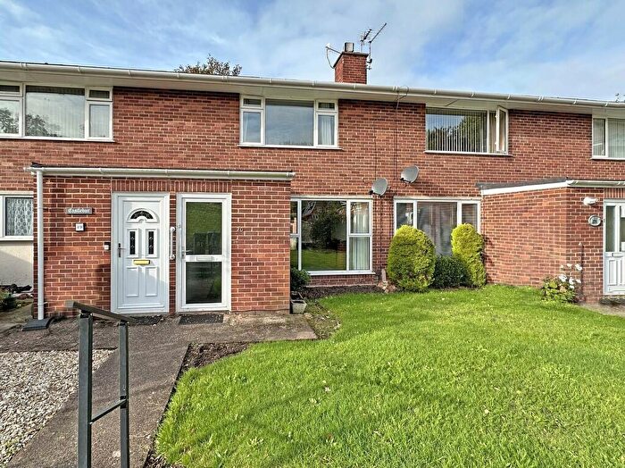2 Bedroom Flat For Sale In Topsham, EX3
