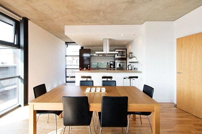 2 Bedroom Flat To Rent In New Inn Broadway, Shoreditch, Hoxton, London, EC2A