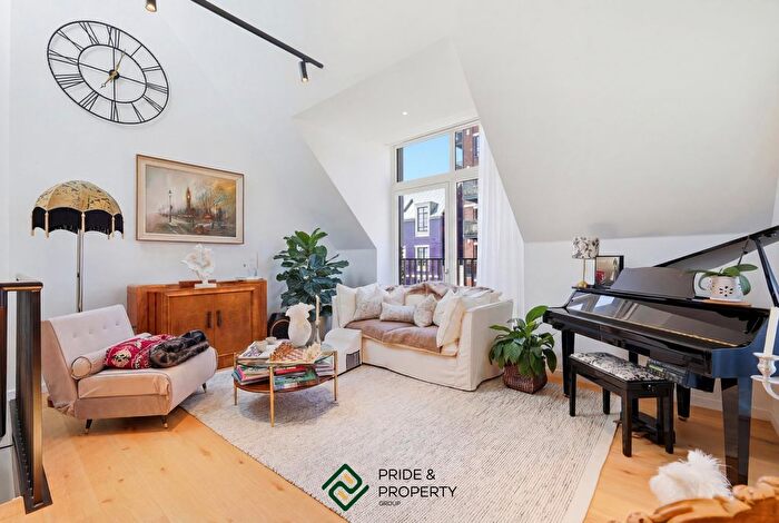 2 Bedroom Flat To Rent In Orchard Place, E14