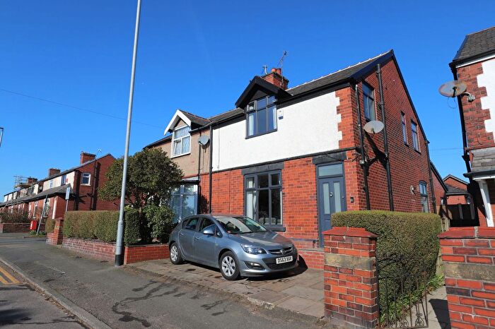 3 Bedroom Semi-Detached House For Sale In Rochdale Old Road, Bury, BL9