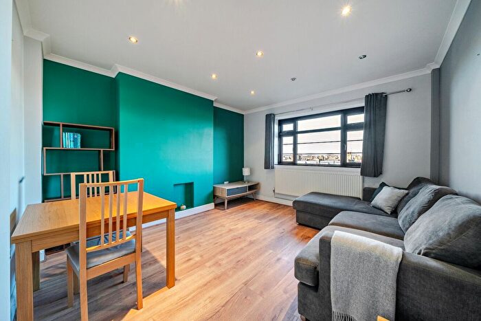 1 Bedroom Flat For Sale In Poynders Gardens, London, SW4