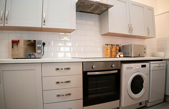 7 Bedroom House To Rent In Gascoyne Street, M14