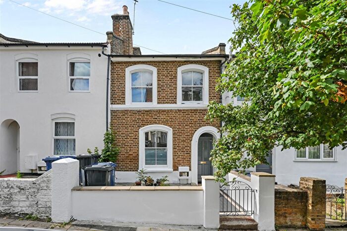 2 Bedroom Property To Rent In Mill Hill Road, London, W3