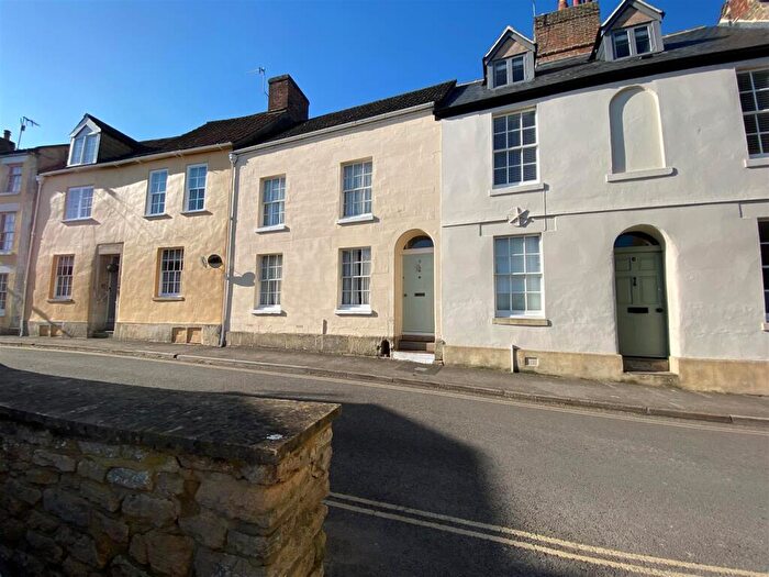 3 Bedroom Terraced House For Sale In Castle Street, Calne, SN11