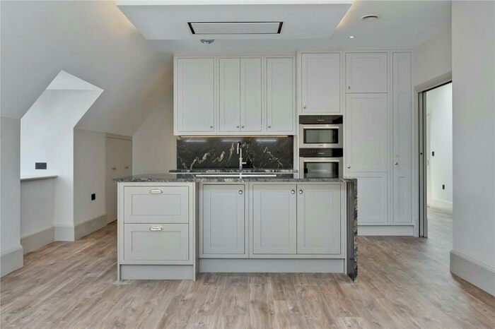 3 Bedroom Apartment To Rent In New Road, Esher, Surrey, KT10
