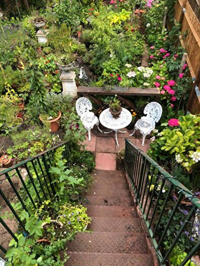 2 Bedroom Flat To Rent In Blenheim Gardens, London, NW2