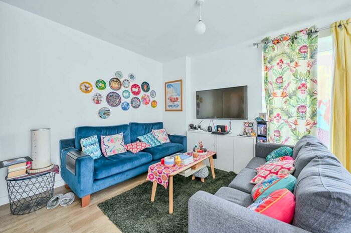 2 Bedroom Flat To Rent In Bowen Drive, Charlton, London, SE7