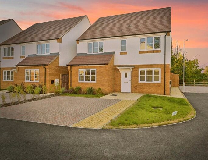 4 Bedroom House To Rent In Pines Close, Northampton, NN2