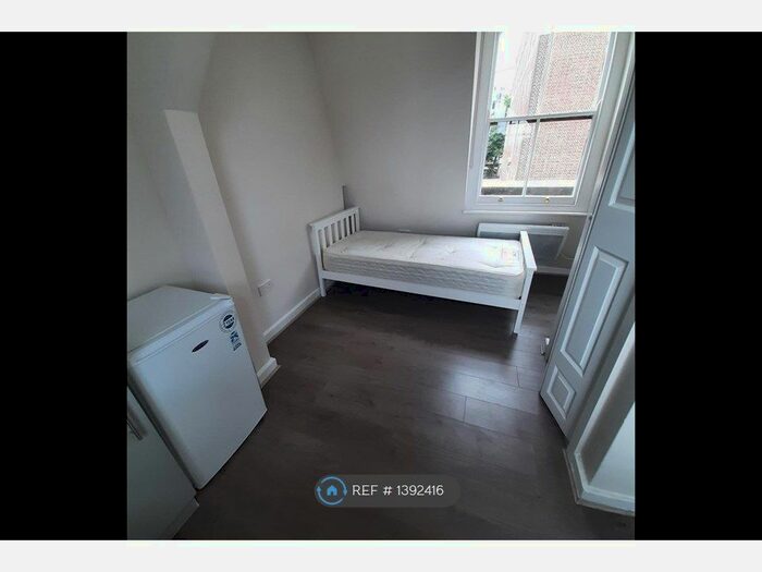 Studio To Rent In Praed Street - Studio, London, W2