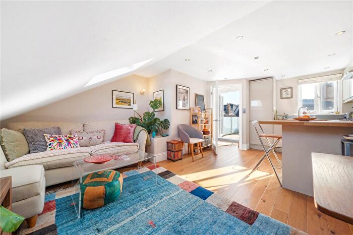 2 Bedroom Apartment For Sale In Rodwell Road, East Dulwich, London, SE22