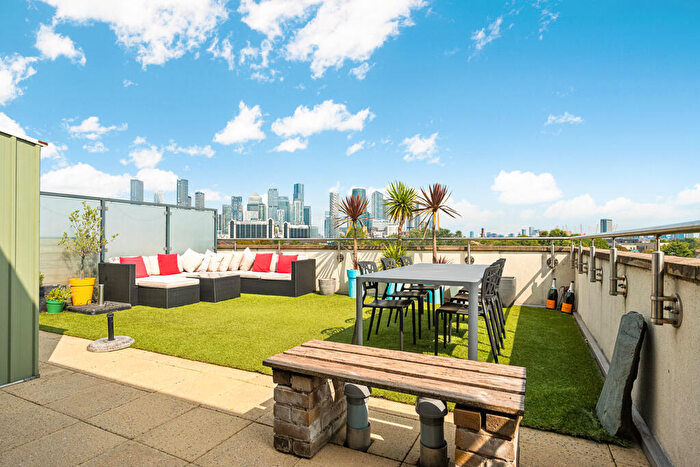 2 Bedroom Flat For Sale In Forge Square, Tower Hamlets, London, E14