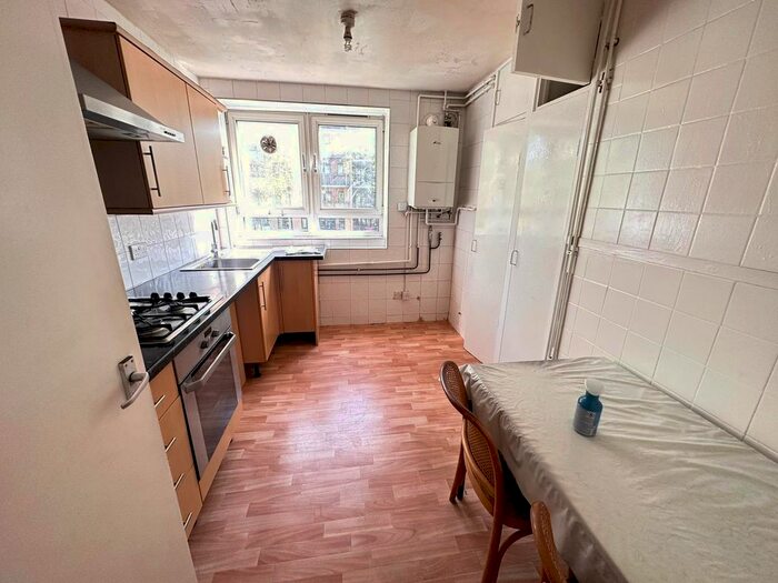 3 Bedroom Maisonette To Rent In Stepney Way, London, E1