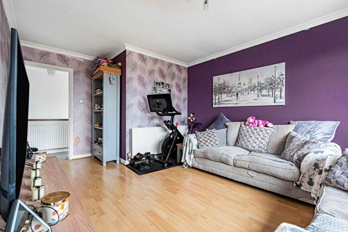 2 Bedroom Maisonette For Sale In Pear Tree Road, Ashford, Surrey, TW15