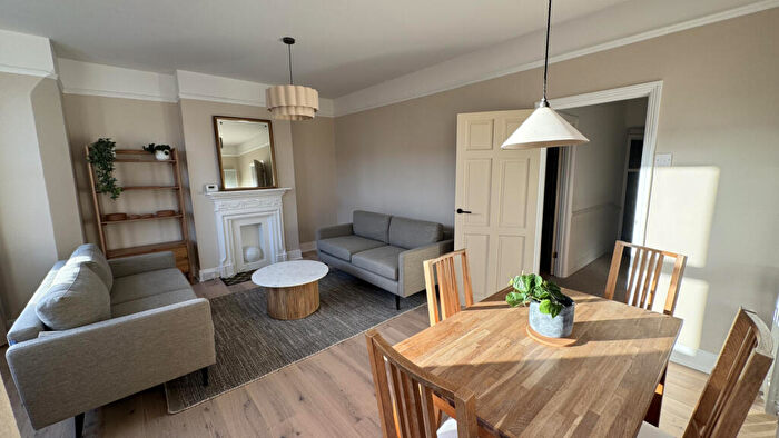 2 Bedroom Flat To Rent In Sirdar Road, N22