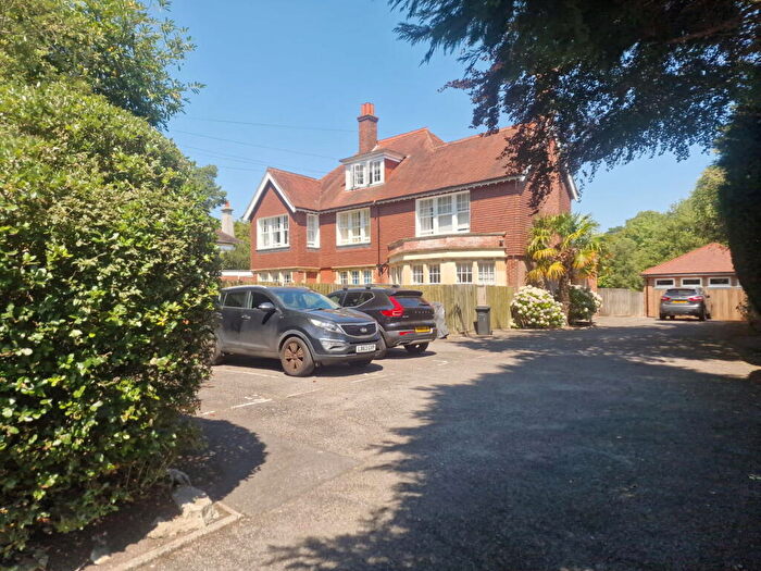 2 Bedroom Flat To Rent In McKinley Road, Bournemouth, BH4