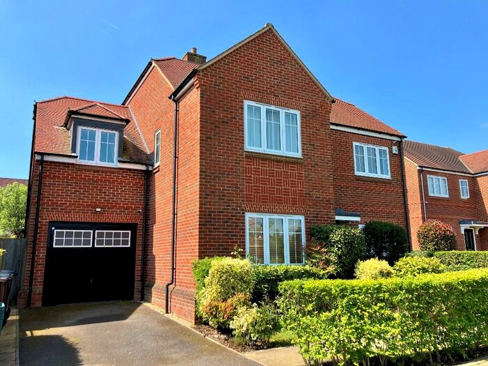 5 Bedroom Detached House To Rent In The Green, St. Albans, Hertfordshire, AL3