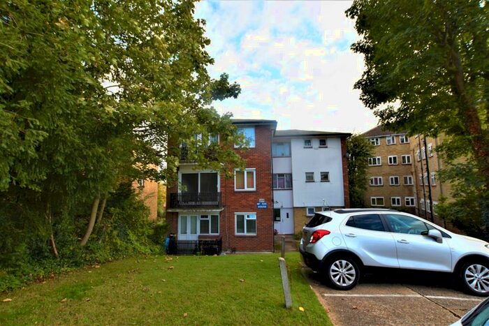 2 Bedroom Flat To Rent In South Norwood Hill London, SE25