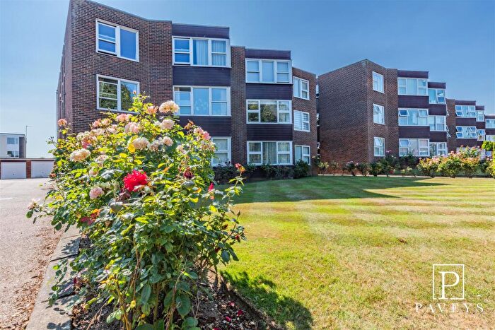 3 Bedroom Apartment For Sale In The Crescent, Frinton-On-Sea, CO13